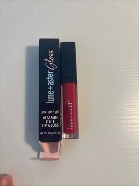 Lune + Aster Swipe+Go Vitamin C&E Lip Gloss- Innovator NIB.